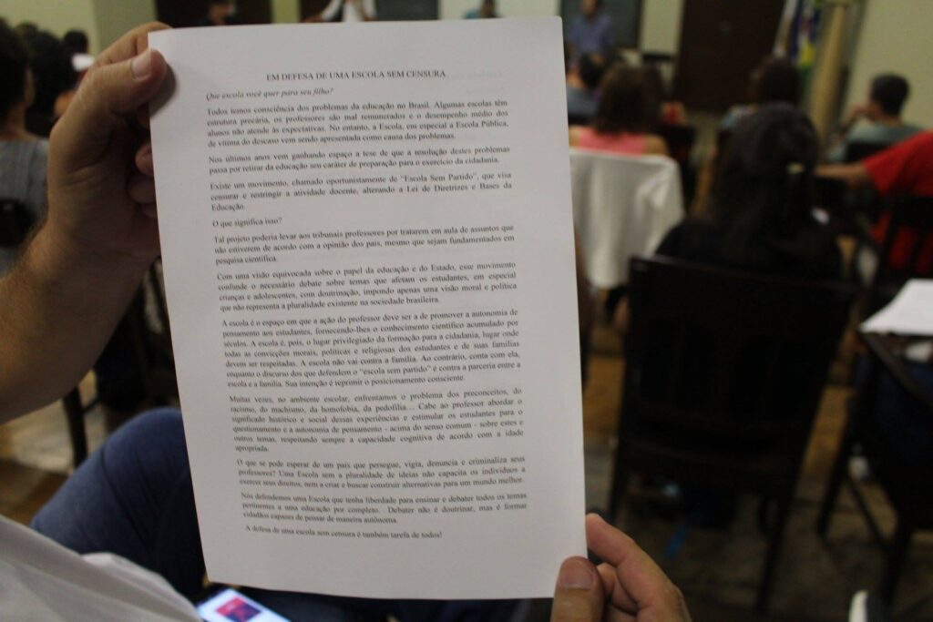 10 — Manifesto em Defesa de uma Escola sem Censura — ADunicamp
